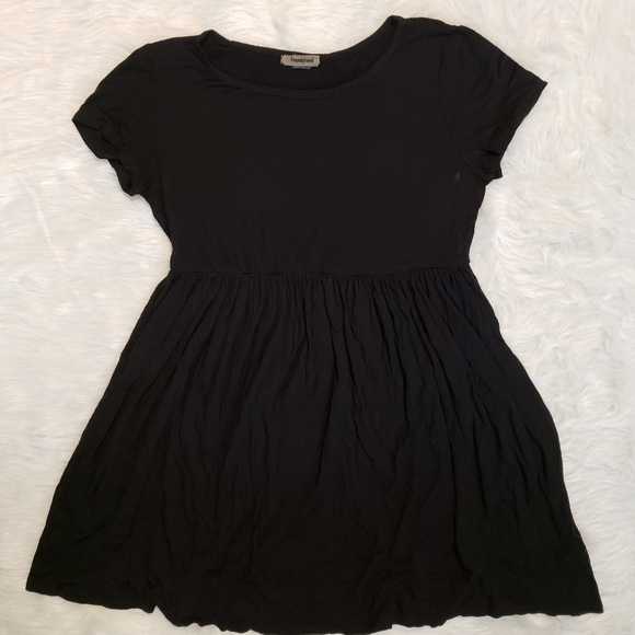 Trendyland Simple Short Sleeve Black Dress - Picture 2 of 8